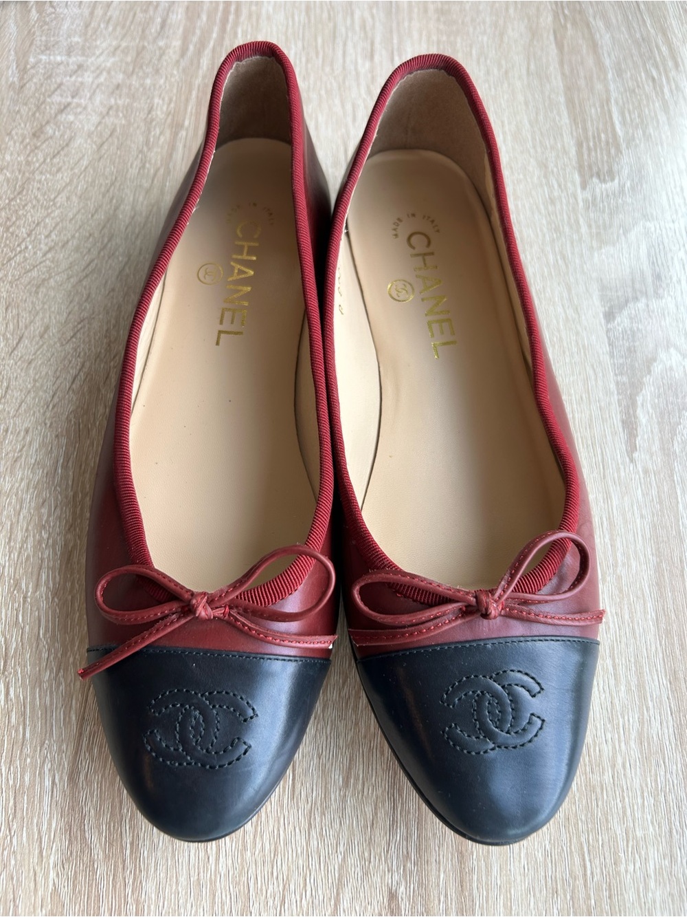 CHANEL Burgundy and Black Leather Cap-Toe Ballet Flats 39